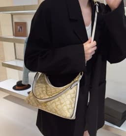Fashionable Women Tote Bag With Letter Logo And Textured Leather Also A Perfect Luxury Diaper Bag Choice