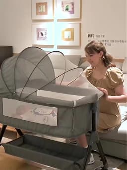Baby Bed Baby Cradle Infant Bassinet with Mosquito Net Multi Functional Baby Sleeping Bed Four Wheel Hand Push Convenience to Move