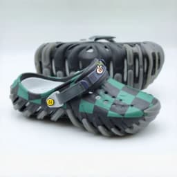 Demon Slayer Kamado Tanjiro Green Check Clogs Chunky Jagged Sole Waterproof Eva Hole Sandals Mens Outdoor Walking Casual Clogs