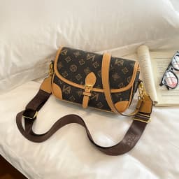 Modern elegant style chain shoulder bag, fashionable and portable small square bag, luxurious party women's crossbody bag