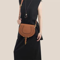 Pebbled Saddle Crossbody Bag For Women U Shape Stitching Decor Gold Metal Hardware Adjustable Strap Vintage Shoulder Purse