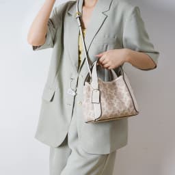 Famous design women's chain strap crossbody bag outdoor casual handbag daily use fashionable shoulder bag