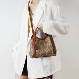 Famous design women's chain strap crossbody bag outdoor casual handbag daily use fashionable shoulder bag