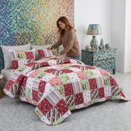 Queen and King Size Bedspread - Soft Breathable Lightweight Quilt Set for Home and Dorm Machine Washable and Foldable All Seasons Bed Cover Random colors