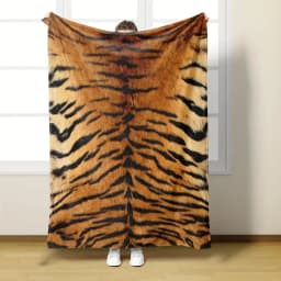 1 piece of luxurious tiger-pattern fleece blanket - comfortable, soft, skin-friendly flannel with realistic animal patterns - perfect for gifting, napping, office or outdoor use - comfortable for all seasons