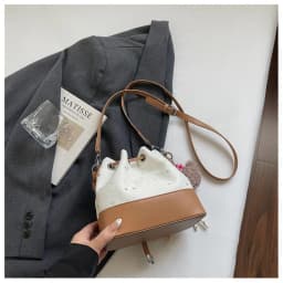 Star Print Drawstring Bucket Bag for Women, Braided Wide Shoulder Strap, Detachable Plush Doll Pendant, Mini Crossbody Bucket Purse, Multiple Colors Available