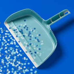 Clip‑On Dust Pan, Light Teal Handheld Dustpan with Built‑In Comb, Nonslip Handle & Hanging Loop for Household Cleaning