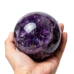 6-7cm Natural Amethyst Crystal Sphere Ball with Wooden Stand Polished Reiki Healing Chakra Stone for Meditation Yoga Feng Shui Home Office Desk Decor Living Room Bookshelf Display Birthday Gift for Women Men Crystal Lover Collection