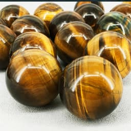 6-7cm Natural Yellow Tiger Eye Crystal Sphere Ball with Wooden Stand Polished Reiki Healing Chakra Stone for Meditation Yoga Feng Shui Home Office Desk Decor Living Room Bookshelf Display Confidence Courage Protection Gift for Women Men Crystal Lover