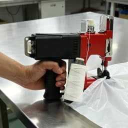 110V Handheld Portable Electric Sewing Machine 2600 Stitches/Min Cast Aluminum Bag Stitching Machine for Woven Sack Leather