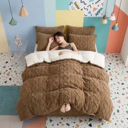 Multiple Sizes Geometric Stripe Velvet Quilt Thick Warm Soft Blanket for Winter Comfort.