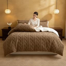 Multiple Sizes Geometric Stripe Velvet Quilt Thick Warm Soft Blanket for Winter Comfort.