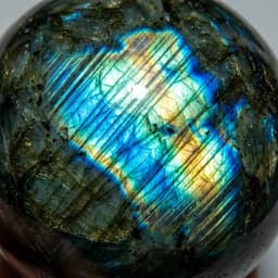Natural Labradorite Crystal Sphere Ball 1.6-2.8in with Wood Base Large Handmade Aurora Flash Iridescent Labradorescence High Quality Home Decor Desk Ornament Office Decor Room Decor Bedroom Decor Table Centerpiece Collectible Specimen Wooden Stand Display