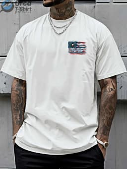 American Flag and Fish Print Short-Sleeve T-Shirt. The Design Combines The American Flag with Fishing Elements, Making It Suitable for Outdoor Fishing Enthusiasts in Summer. It'S A Great Father'S Day Gift or A Special Present for Fishing Lovers. Plu