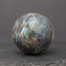1.6-2inch Natural Labradorite Crystal Ball with Wooden Stand Polished Reiki Healing Chakra Stone for Intuition Protection Transformation Meditation Yoga Feng Shui Home Office Desk Decor Living Room Bookshelf Display Blue Green Flash Iridescent Gift
