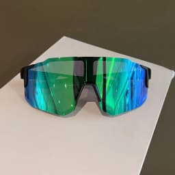 Polarized Sports Sunglasses for Men Women Photochromic Cycling Glasses UV400 Protection Windproof Goggles for Skiing Mountaineering Running Fishing Large Shield Lens Fashionable Colorful Mirrored Outdoor Sport Eyewear