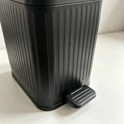 Apartment Dorm Essential Square Pedal Trash Can, Vertical Ribbed Matte Plastic Waste Bin with Bag Fixing Rim, Dual Foot & Press Lid, Odor Blocking Household Garbage Bin for Bedroom, Bathroom & Home Office