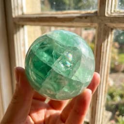 Natural Green Fluorite Crystal Sphere Ball 2-3.1in with Wood Base Large Handmade Translucent Banded Mint Green High Quality Orb Wooden Stand Display Home Decor Desk Ornament Office Decor Room Decor Bedroom Decor Table Centerpiece Collectible Feng Shui Set