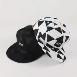 Black White Geometric Triangle Print Snapback Hat Flat Brim Hip‑Hop Baseball Cap Adjustable Streetwear Sun Hat for Men Women Daily Outdoor