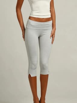 Women's Y2K Low Waist White Capri Leggings Fold Over Waistband Split Hem Solid Color Slim Fit Stretchy Cropped Leggings Buttery