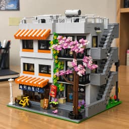 3911PCS Sushi Shop Apartment Building Blocks Set Japanese Street View House Cherry Blossom Architecture Modular Model Kit with 5 Figuren and LED Lighting DIY Assembly Bricks Toys for Adults Gift Desktop Ornament Collection Display Home Decortion