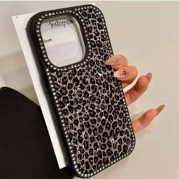 A Shiny Leopard Print Flip Case With Diamonds For IPhone 17promax/17air 16 Pro Max, 16, 15 Pro, 14, 14 Plus, 14 Pro Max, 13, 13 Pro, 12 Pro And 11 Pro Max Models. Designed To Resist Drops And Stains, This Soft Case Is Perfect For Men
