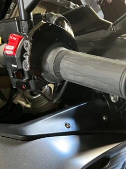Universal Cruise Control Motorcycle Throttle Lock Assist Handlebar For BMW R1200GS For KTM For Suzuki For Yamaha For Honda NC750 For Kawasaki Ninja