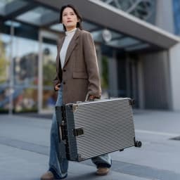 2-Pieces set luggage,20+26 inches in size,a hard-shell suitcase with 108 rivets, , featuring silent all-terrain wheels, a cup holde