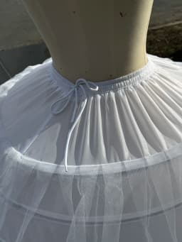 2026 New Hot 10 Hoops One Layer Of Mesh Big White Petticoat Super Fluffy Crinoline Slip Underskirt For Wedding Dress Bridal Gown In Stock