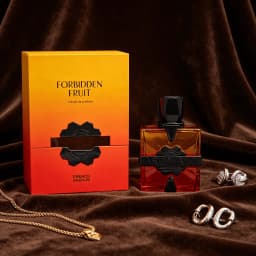 French Avenue Aromatix Forbidden Fruit Extrait De Parfum For Unisex Sweet Tangy Tropical Fruit Spicy Woody Aroma Long Lasting Transparent Orange-Red Gradient Cut Square Bottle With Matte Black Embossed Metal Badge Dating Valentine Party Present
