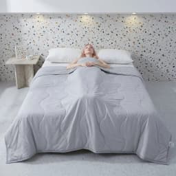 1PC Double-Sided Ultra-Soft Cooling Summer Quilt for Bed | Large Cooling Air-Conditioning Quilt for Hot Sleepers | Machine Washable Dual-Use Summer Cooling Quilt | Dormitory Office Nap Quilt Sofa Throw | Practical Summer Gift for Boyfriend