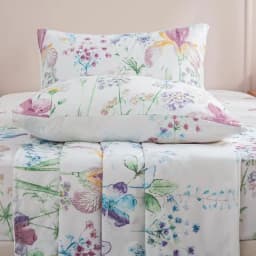 Red Spider Lily Print Bedding Set (1 Fitted Sheet, 1 Flat Sheet, 2 Pillowcases) Ultra-Soft Breathable Fabric, Skin-Friendly, Comfortable, Breathable, Machine Washable, Suitable for All Seasons, Elegant and Exquisite, Ideal Choice for Bedroom and Guest Room