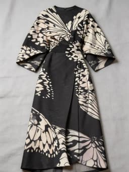 The New Fashionable Ladies Satin Mid-Length Dress Features a High-Waist, Form-Fitting and Anti-Wrinkle Design. It Has Black and White butterfly Prints, Batwing Sleeves and Loose-Fitting A-Line Cut. The Elegant V-Neck A-Shaped Skirt Design Is Suitable for
