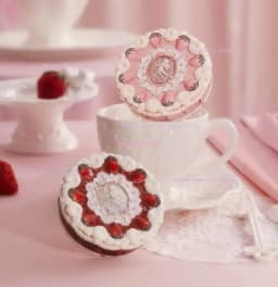 Flower knows Strawberry Cupid series Pressed Powder Matte Soft Focus Oil Control Holding Powder