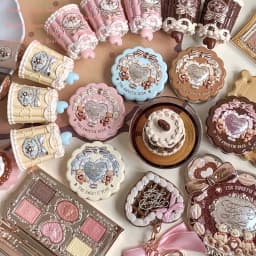 Flowerknows THE SWEETIE BEAR COLLECTION Makeup Gift Set All In Concealer Palette Blush Setting Powder Lip Jelly Gift Box Mirror