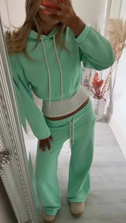 Women Soft Fabric Loungewear Two Piece Set Cropped Drawstring Hoodie Top Elastic Waist Wide Leg Sweatpants Street Tracksuit