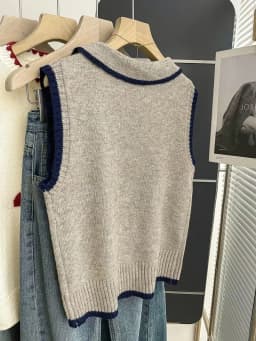 Women's Knitted Vest with a Polo Collar Design, Contrast Piping Decoration, Soft, Versatile, and Easy to Wear