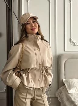 Women Lace Hem Cropped Trench Jacket Stand Collar Epaulet Button Closure Drawstring Waist Side Windbreaker Coat Ladies Outerwear