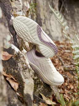 361 Degrees Fengya SE Women's Sports Shoes Leather Outdoor All-Terrain Versatile Retro Wear-resistant Female Sneakers 682522251