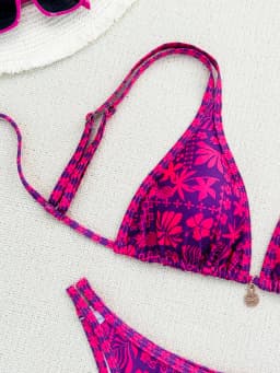 Summer purple red mature beautiful bikini set suitable for women to take photos by the sea