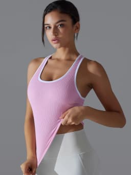 Women's Sleeveless Slim-Fit Sports Tank Top with Built-in Bra Pads - Breathable, Quick-Dry for Running & Yoga