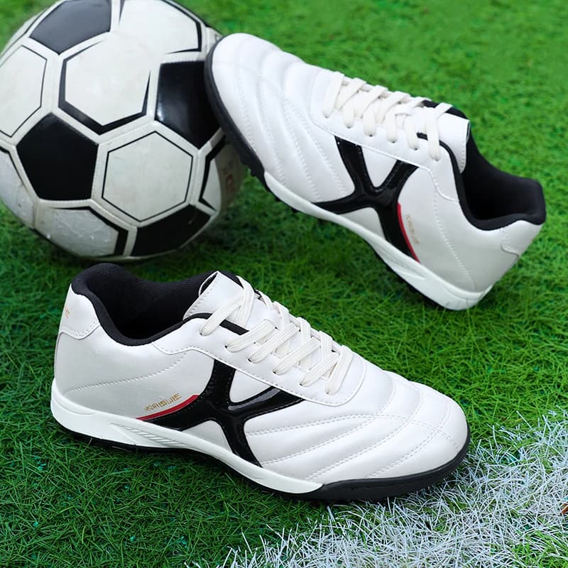 New Men Soccer Shoes Sneakers High-quality Match Light Futsal Cleats Football Boots Non-Slip Grass Indoor Hot-selling Outdoor