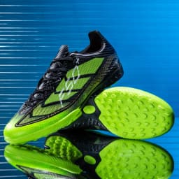 New Men Football Boots Grass Outdoor Sport Training Shoes Match Non-Slip Soccer Shoes Professional Ultralight Sneakers Unisex