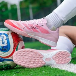 New Men Football Boots Grass Outdoor Sport Training Shoes Match Non-Slip Soccer Shoes Professional Ultralight Sneakers Unisex