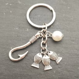 Creative Keychain 26 Letters Fish Hook Pearl Irregular Pendant Goldfish Key Chains Men Women Charm Bag Key Wallet Jewelry Gift
