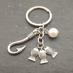 Creative Keychain 26 Letters Fish Hook Pearl Irregular Pendant Goldfish Key Chains Men Women Charm Bag Key Wallet Jewelry Gift