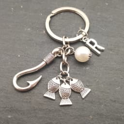 Creative Keychain 26 Letters Fish Hook Pearl Irregular Pendant Goldfish Key Chains Men Women Charm Bag Key Wallet Jewelry Gift