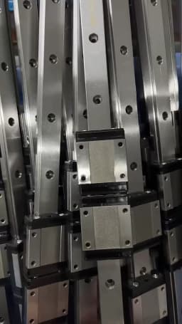 MGN MGN12 MGN15 MGN7 MGN9 300 350 400 450 500 1000mm Miniature Linear Rail Slide 1pcs MGN12 Linear Guide+ 1pcs Black SS Carriage
