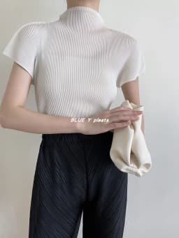 Miyake Pleated Half High Neck Profile Black T-shirts Women 2026 Summer Korean Fashion Causal Tops Designer Aesthetic Clothing