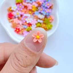 200Pcs New Cute Mini 8mm Flower Flat Back Resin Nail Enhancement Jewelry Craft Decoration Accessorie